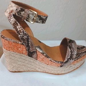 NWOT Adrienne Vittadini wedges